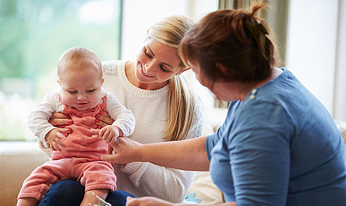 Familienhebammen helfen Mutter und Kind Familienhebammen helfen Mutter und Kind